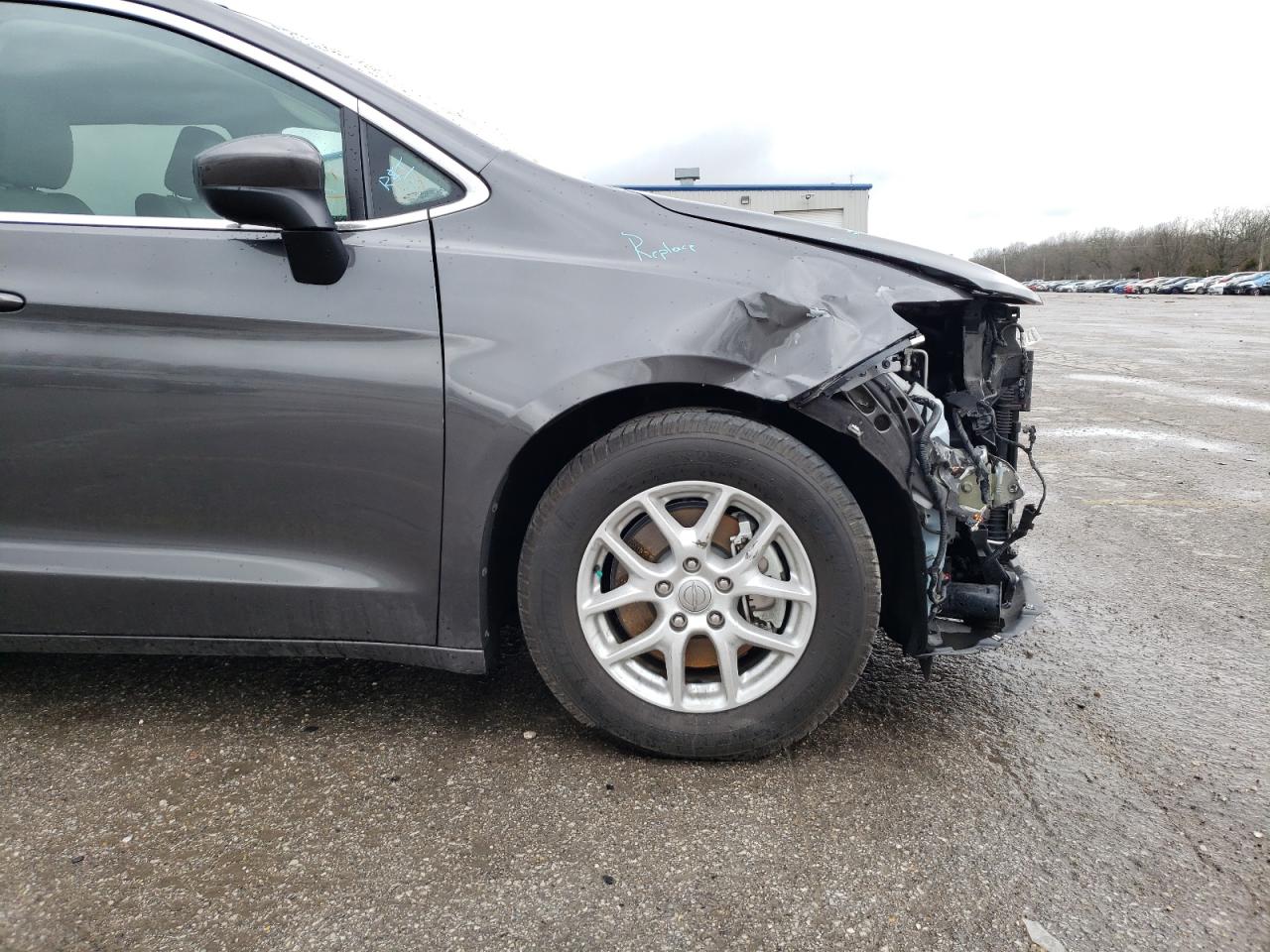 Photo 9 from auction – 2017 CHRYSLER PACIFICA T with VIN 2C4RC1DG0HR521524