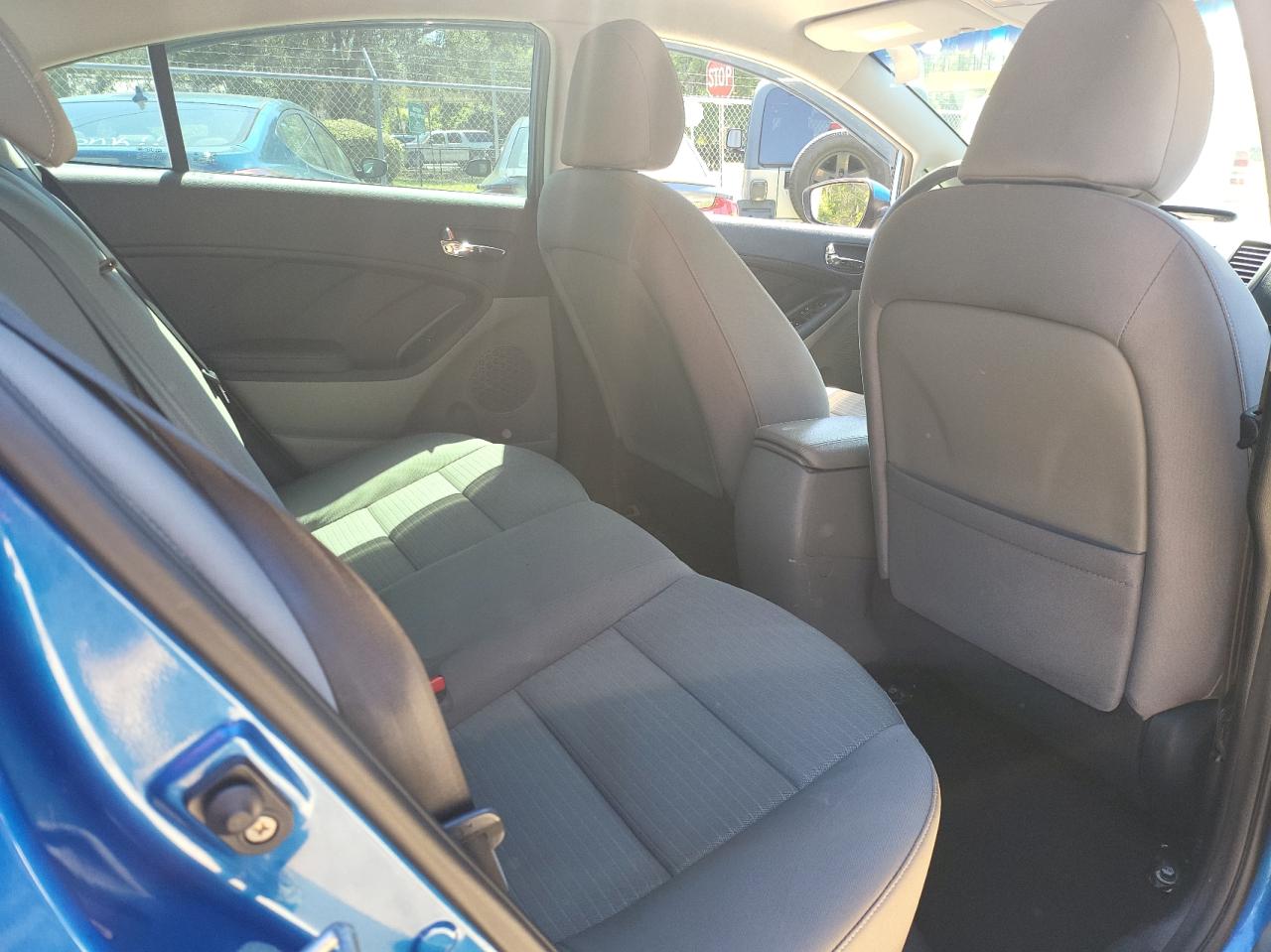 Photo 6 from auction – 2015 KIA FORTE LX with VIN KNAFX4A6XF5311489