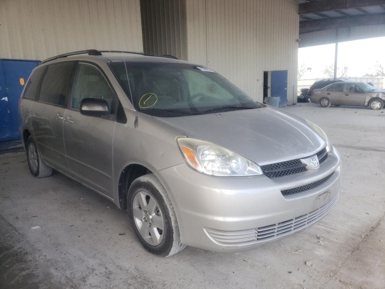 TOYOTA SIENNA 2004 with VIN 5TDZA23C74S039872 - Photo from auction
