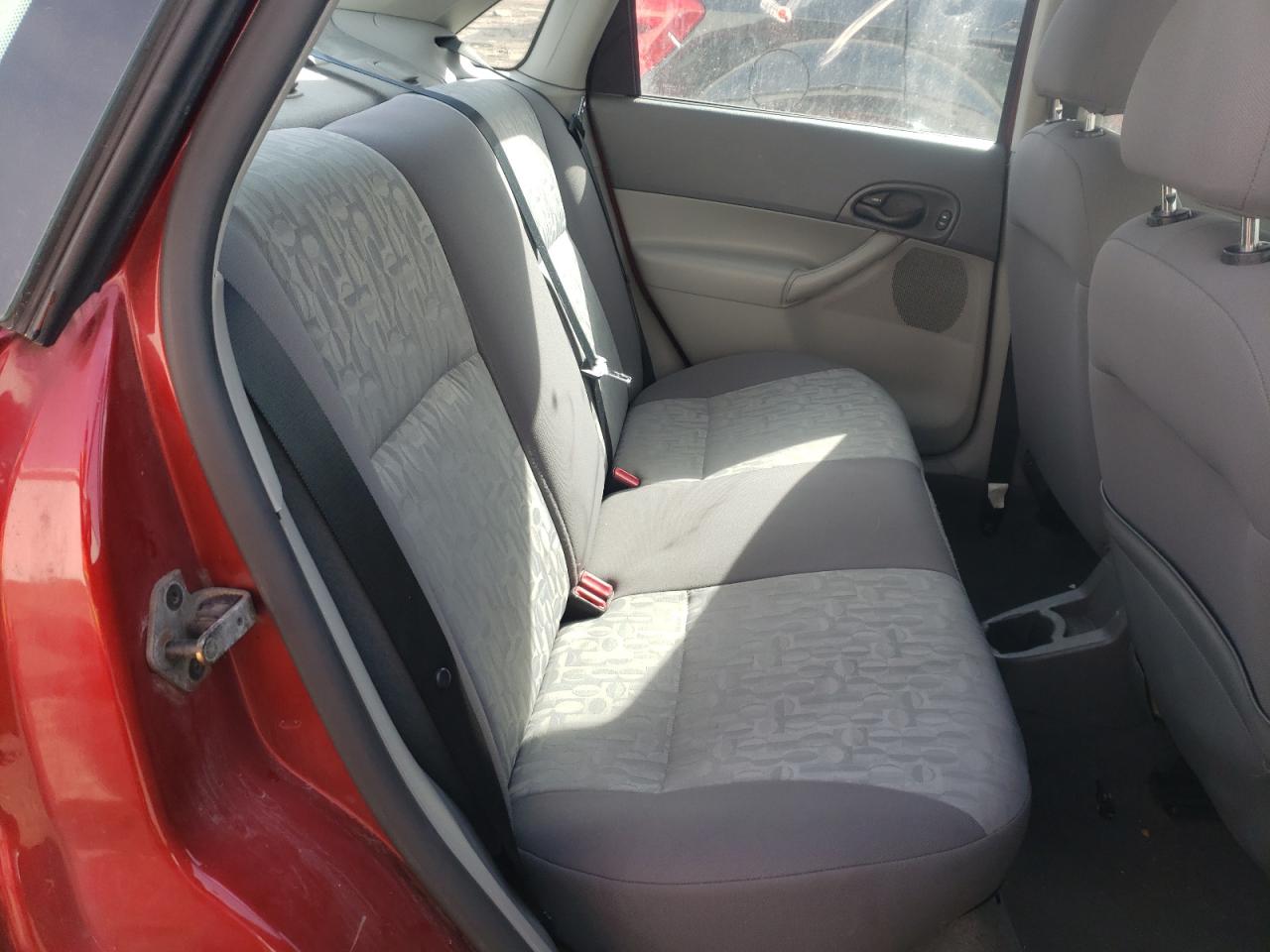 Photo 6 from auction – 2005 FORD FOCUS ZX4 with VIN 1FAFP34N15W246501