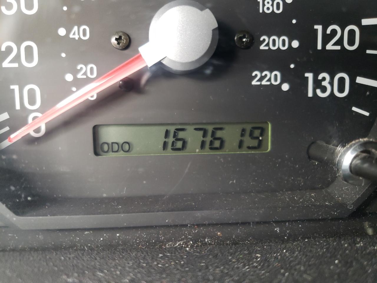 Photo 8 from auction – 2004 KIA SORENTO EX with VIN KNDJD733945194804