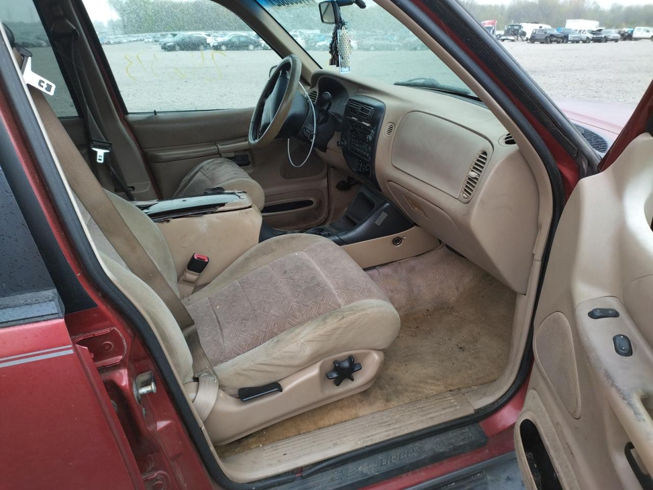 Photo 5 from auction – 2001 FORD EXPLORER X with VIN 1FMZU63E01ZA73755