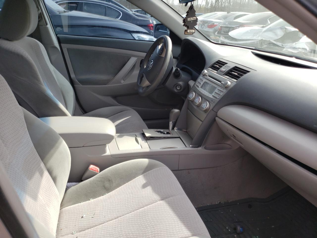 Photo 5 from auction – 2011 TOYOTA CAMRY BASE with VIN 4T1BF3EK6BU698432