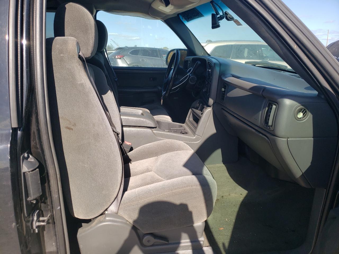 Photo 5 from auction – 2003 CHEVROLET SILVERADO with VIN 2GCEK19T231133256