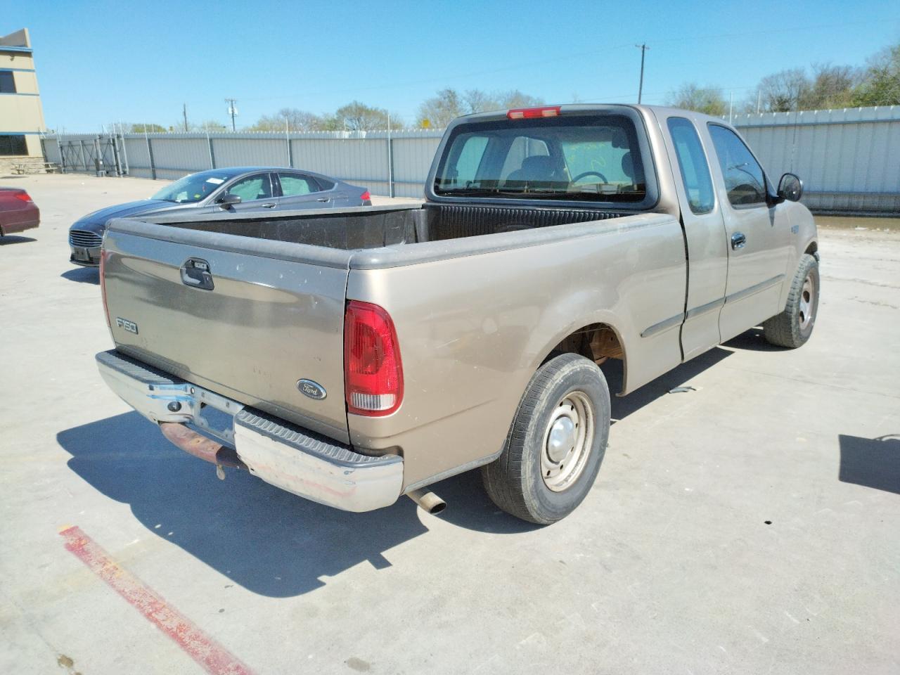 Photo 4 from auction – 2002 FORD F150 with VIN 1FTRX17282NA61246