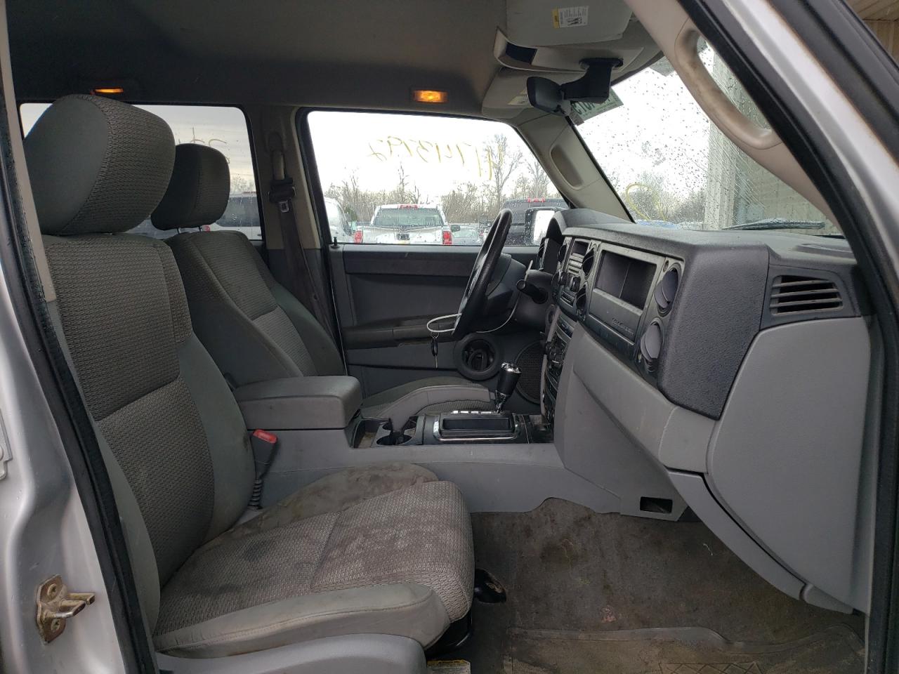 Photo 5 from auction – 2006 JEEP COMMANDER with VIN 1J8HG48K16C280104