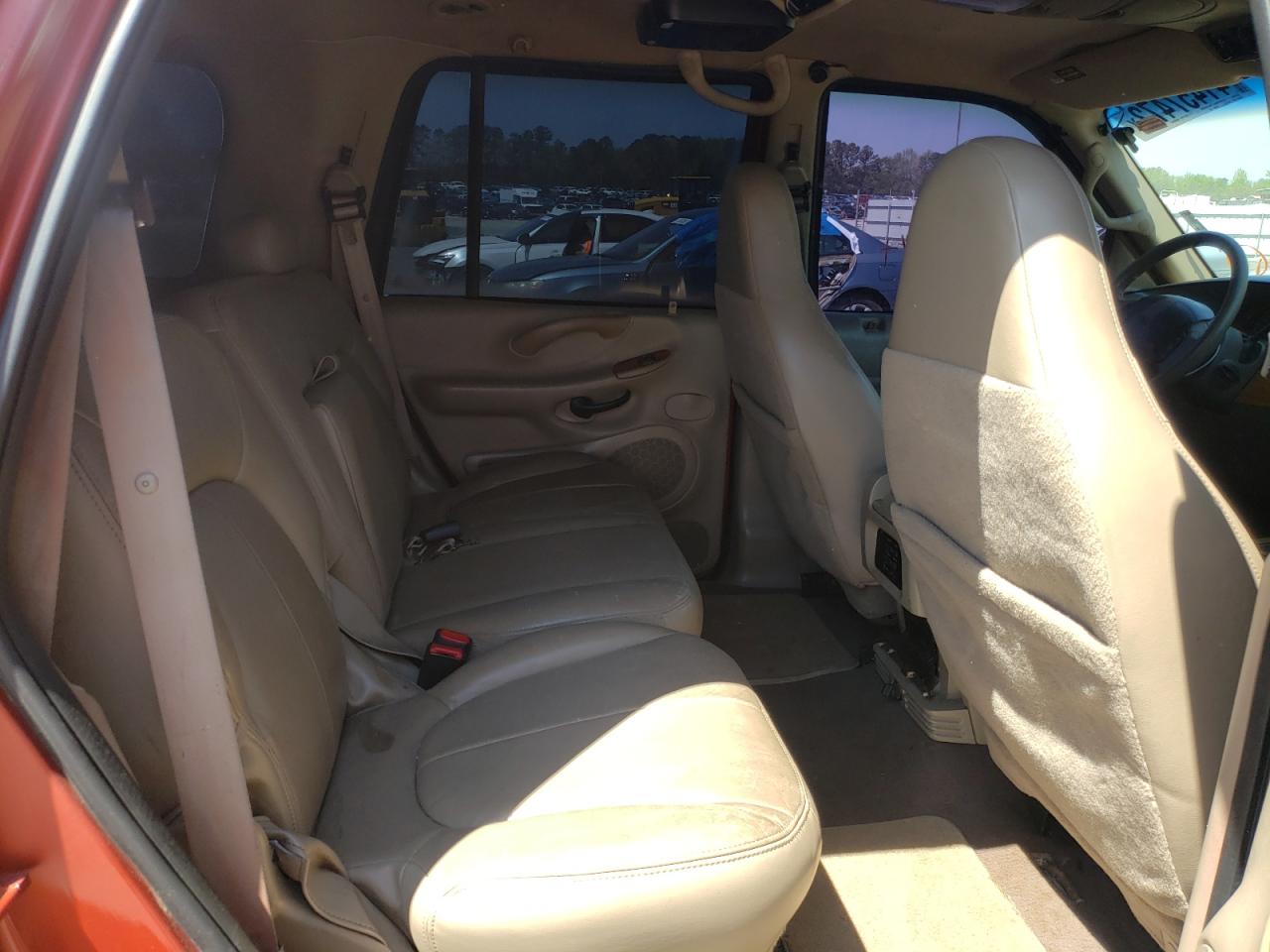 Photo 6 from auction – 2000 FORD EXPEDITION with VIN 1FMRU15L4YLC09378