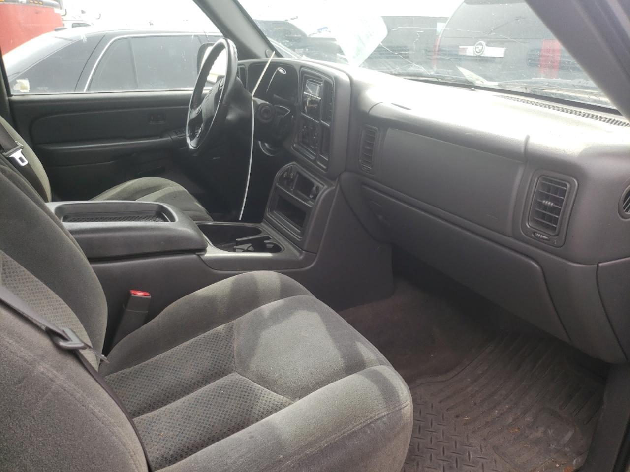 Photo 5 from auction – 2004 CHEVROLET SILVERADO with VIN 2GCEC13T441412263