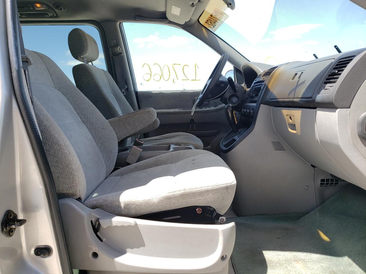 Photo 5 from auction – 2004 KIA SEDONA EX with VIN KNDUP131746585072