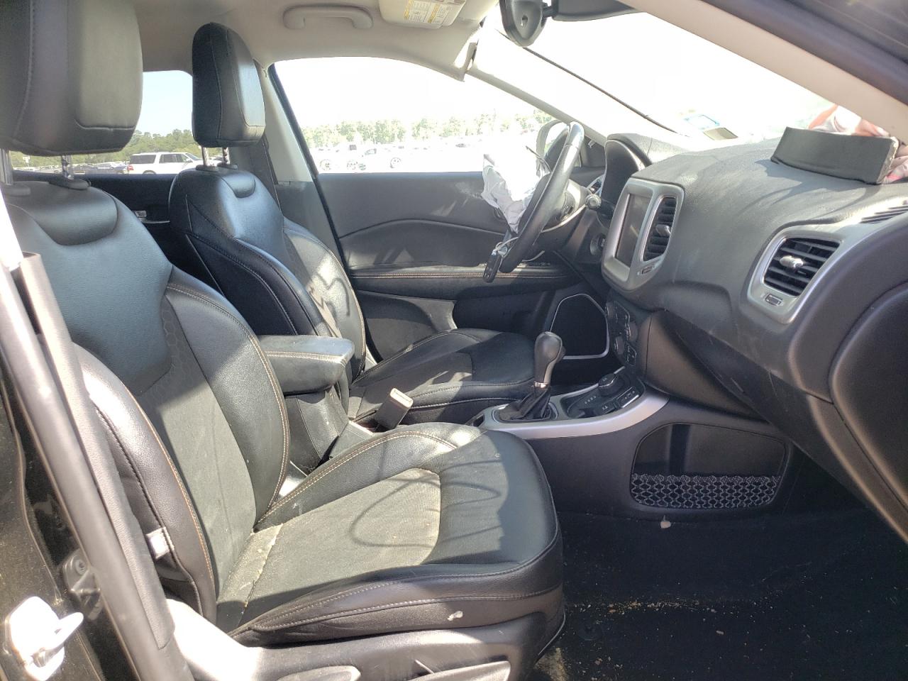 Photo 5 from auction – 2018 JEEP COMPASS with VIN 3C4NJDBB6JT393287