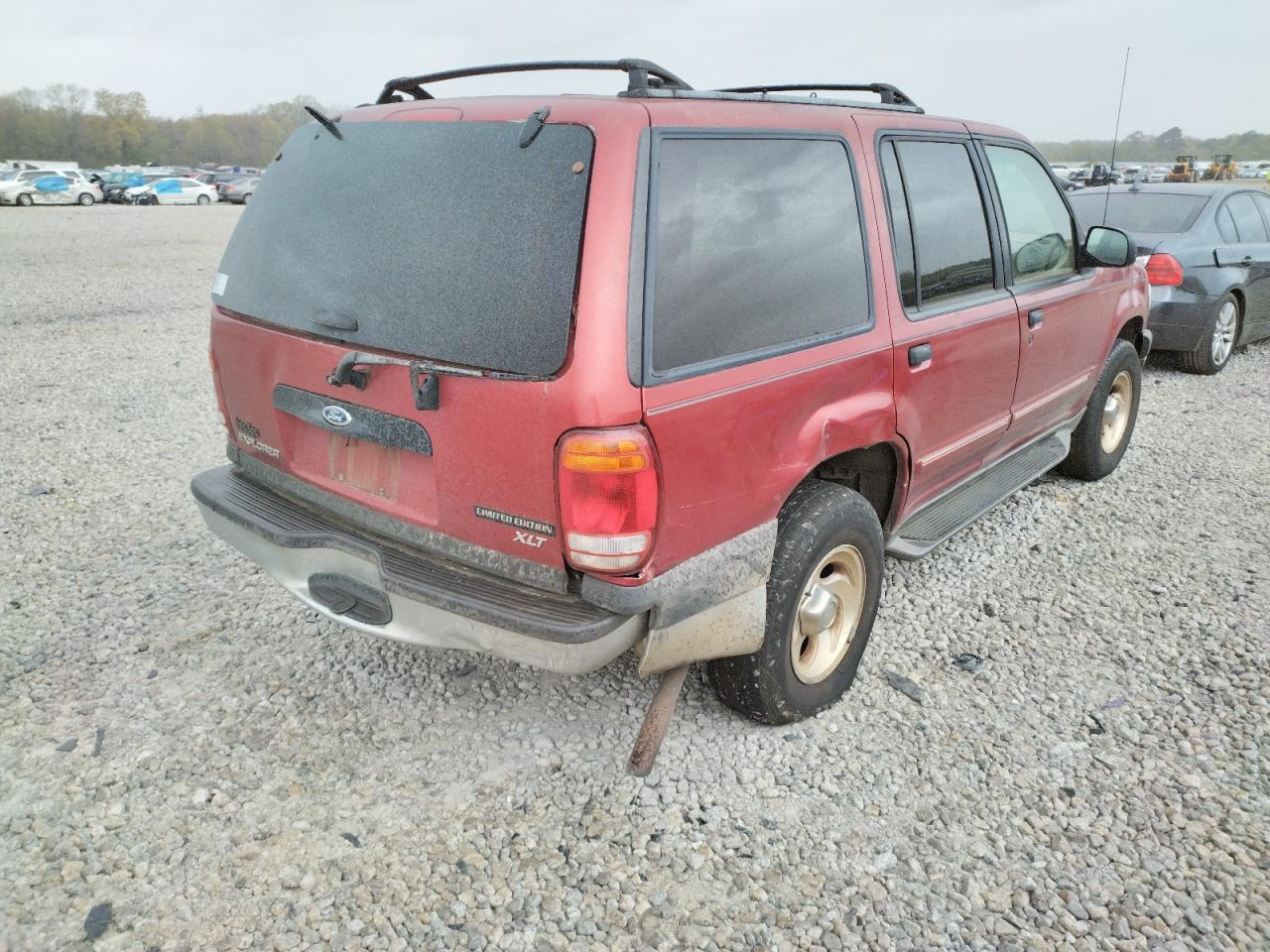 Photo 4 from auction – 2001 FORD EXPLORER X with VIN 1FMZU63E01ZA73755