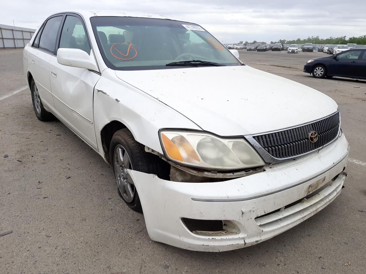 TOYOTA AVALON XL 2000 with VIN 4T1BF28B6YU026143 - Photo from auction