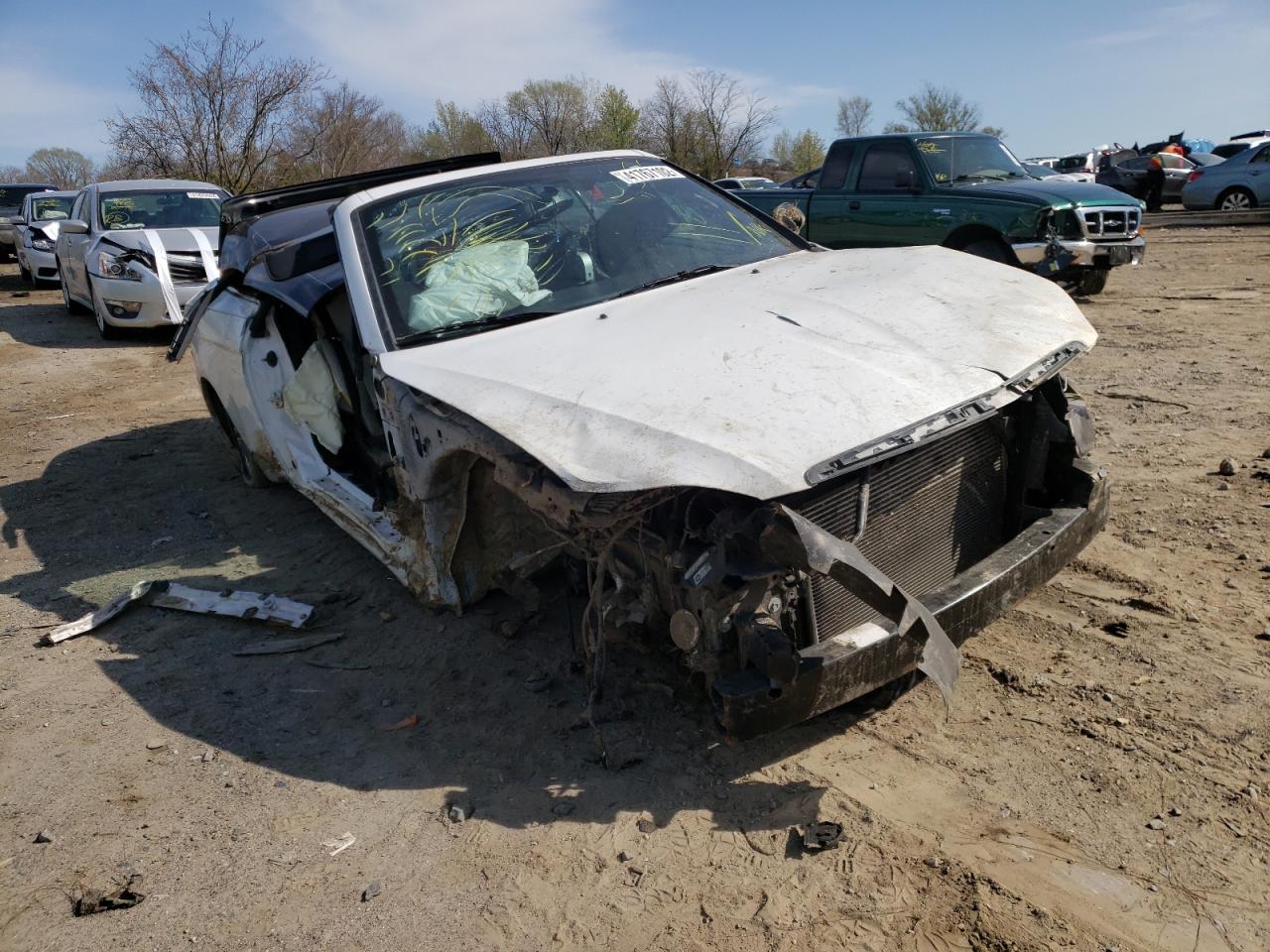 CHRYSLER 200 LIMITE 2014 with VIN 1C3BCBFG1EN134790 - Photo from auction