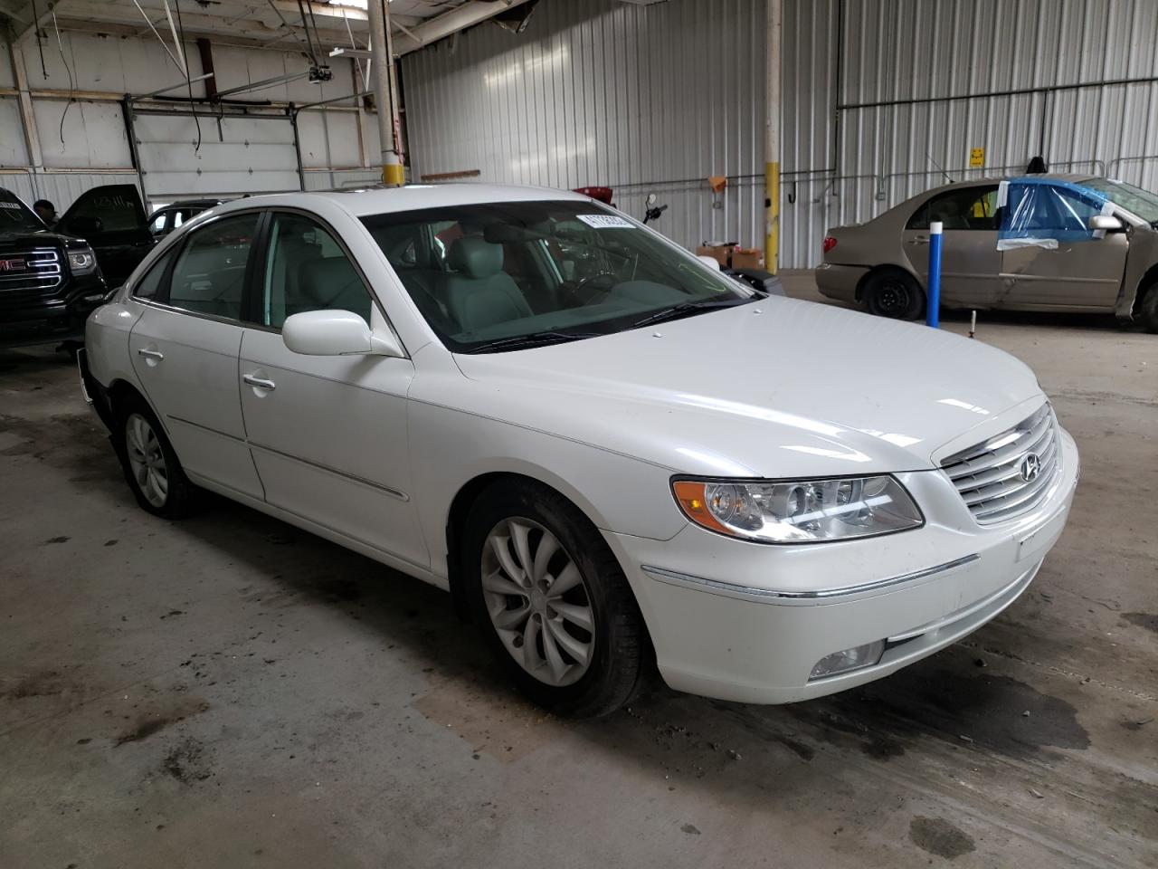 HYUNDAI AZERA SE 2007 with VIN KMHFC46F47A218186 - Photo from auction