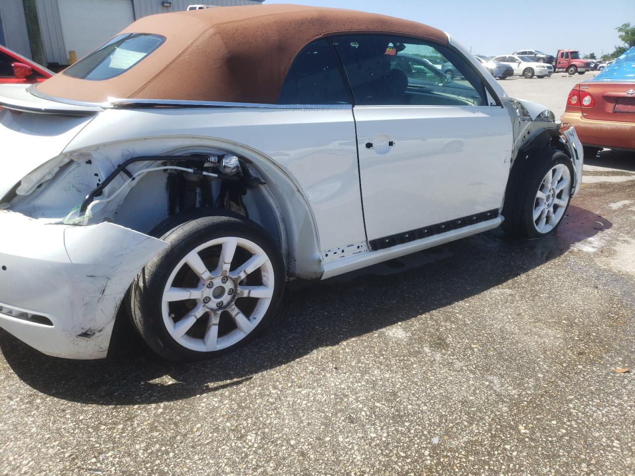 Photo 9 from auction – 2019 VOLKSWAGEN BEETLE S with VIN 3VW5DAAT3KM509764