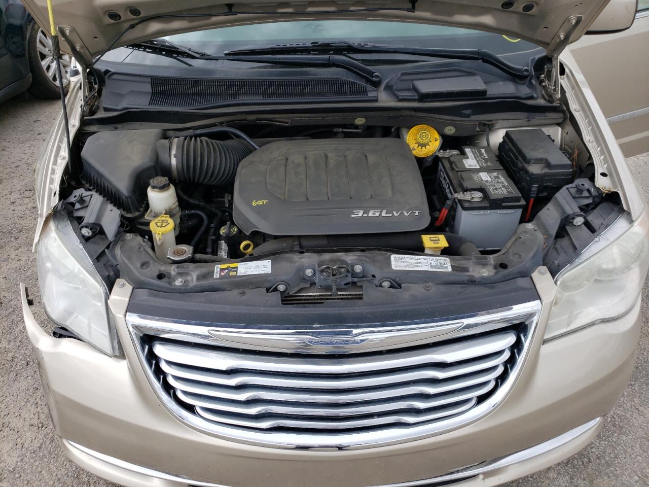 Photo 7 from auction – 2014 CHRYSLER TOWN & COU with VIN 2C4RC1BG8ER216416