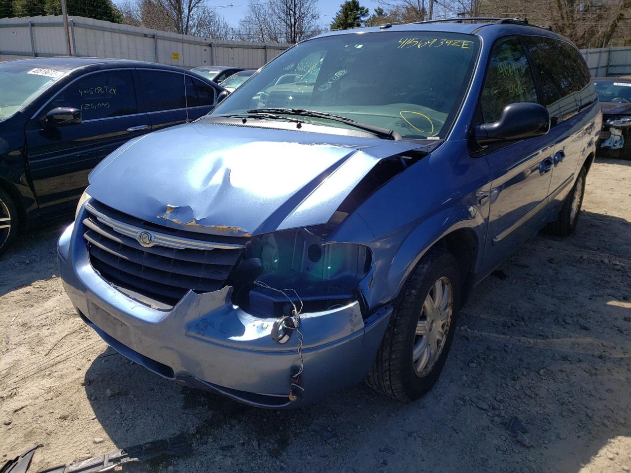 Photo 2 from auction – 2007 CHRYSLER TOWN & COU with VIN 2A4GP54L67R278973