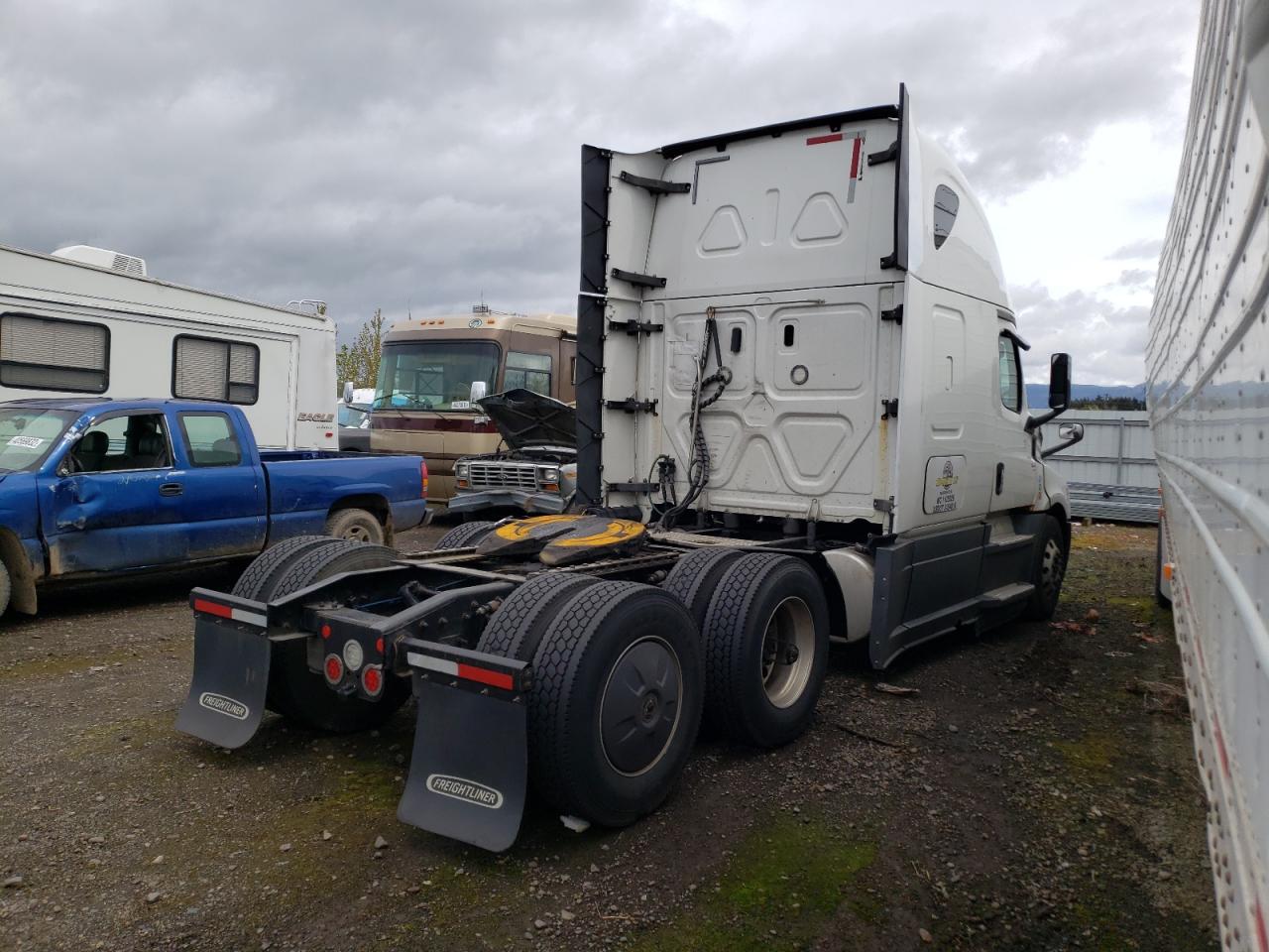 Photo 4 from auction – 2019 FREIGHTLINER CASCADIA 1 with VIN 3AKJHHDR6KSKG6752