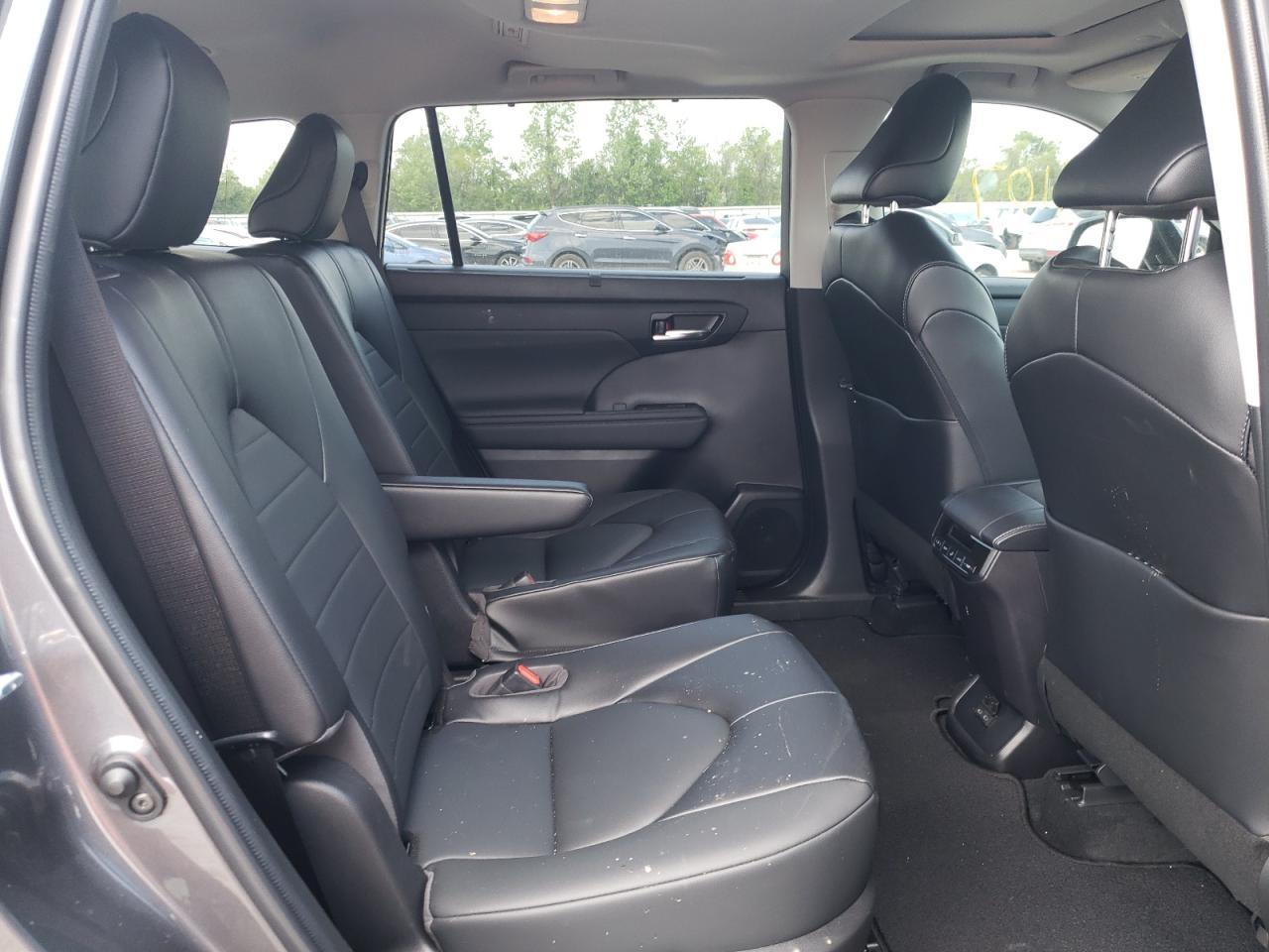 Photo 6 from auction – 2022 TOYOTA HIGHLANDER with VIN 5TDGZRBH2NS175317