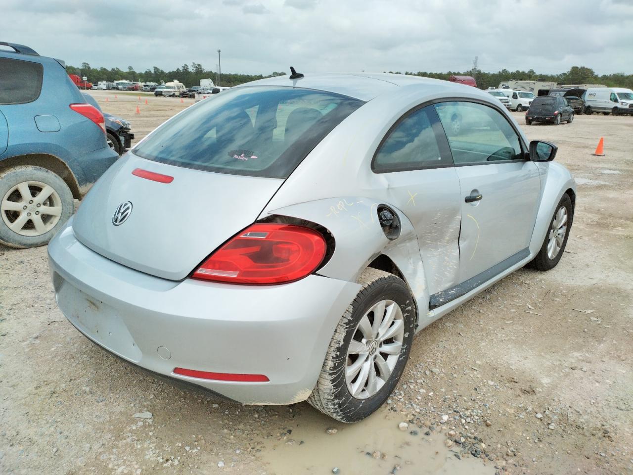 Photo 4 from auction – 2014 VOLKSWAGEN BEETLE with VIN 3VWF17AT4EM642943