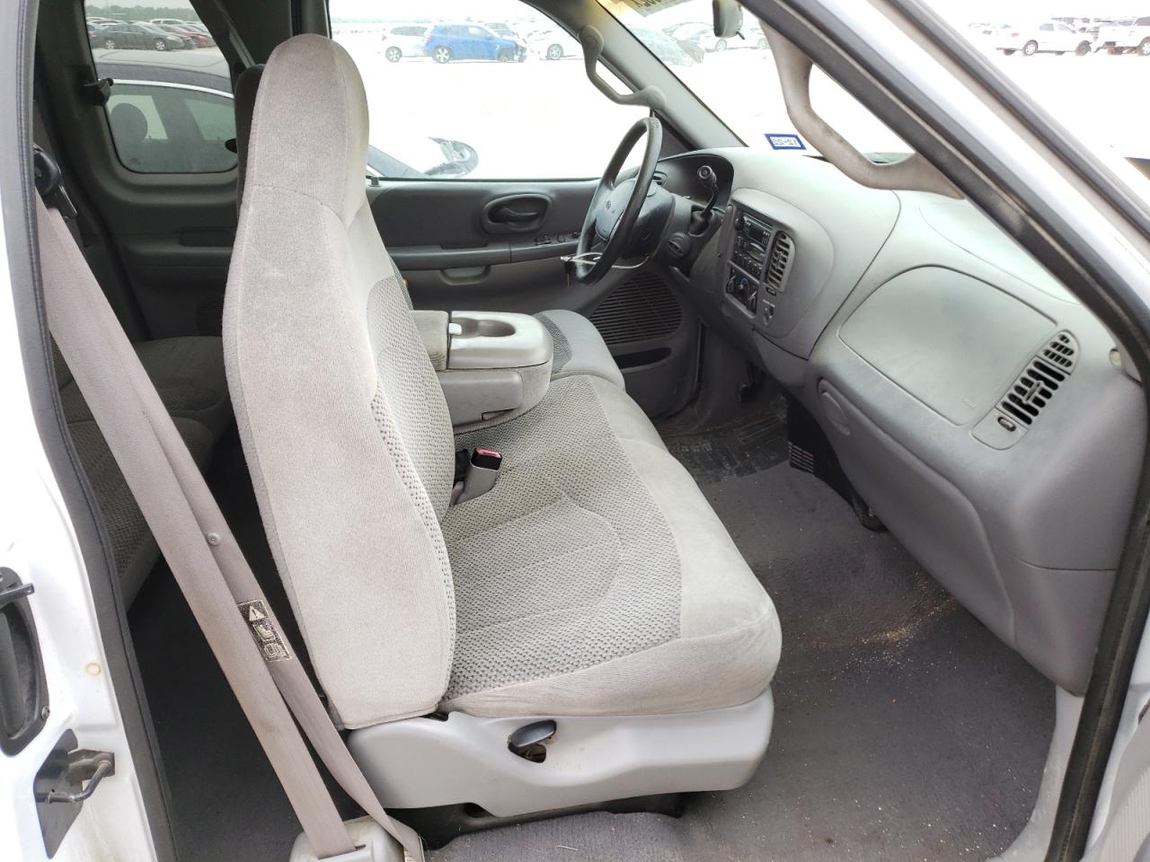 Photo 5 from auction – 2000 FORD F150 with VIN 1FTRX17L9YKA83811