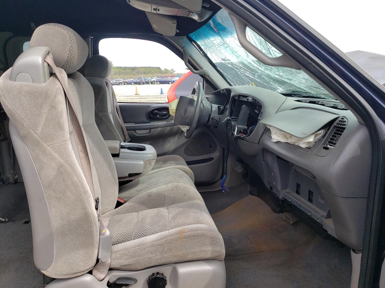 Photo 5 from auction – 2002 FORD F150 with VIN 1FTRX17W52NA63202