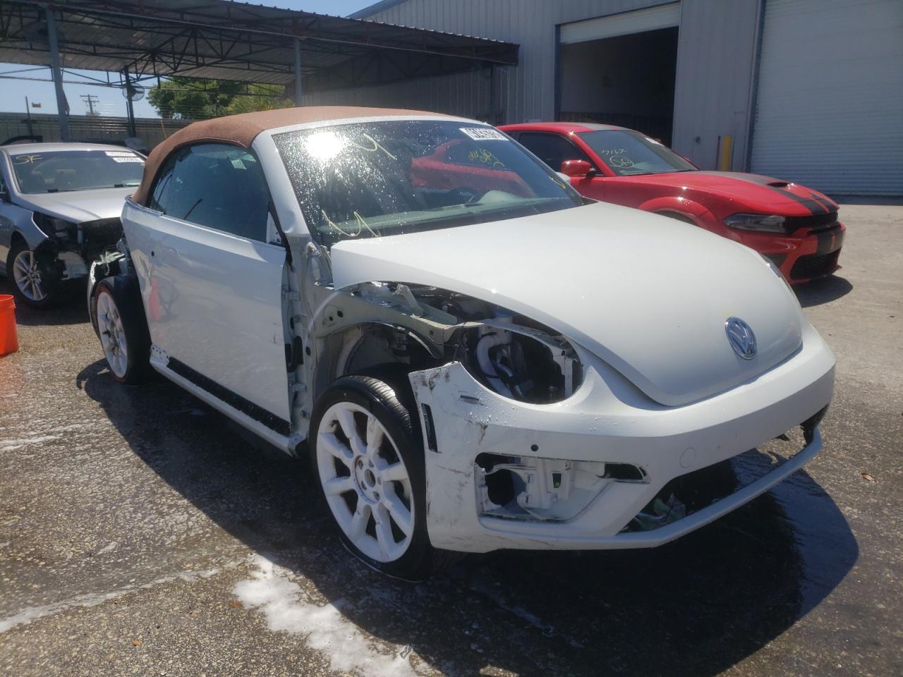 Photo 1 from auction – 2019 VOLKSWAGEN BEETLE S with VIN 3VW5DAAT3KM509764