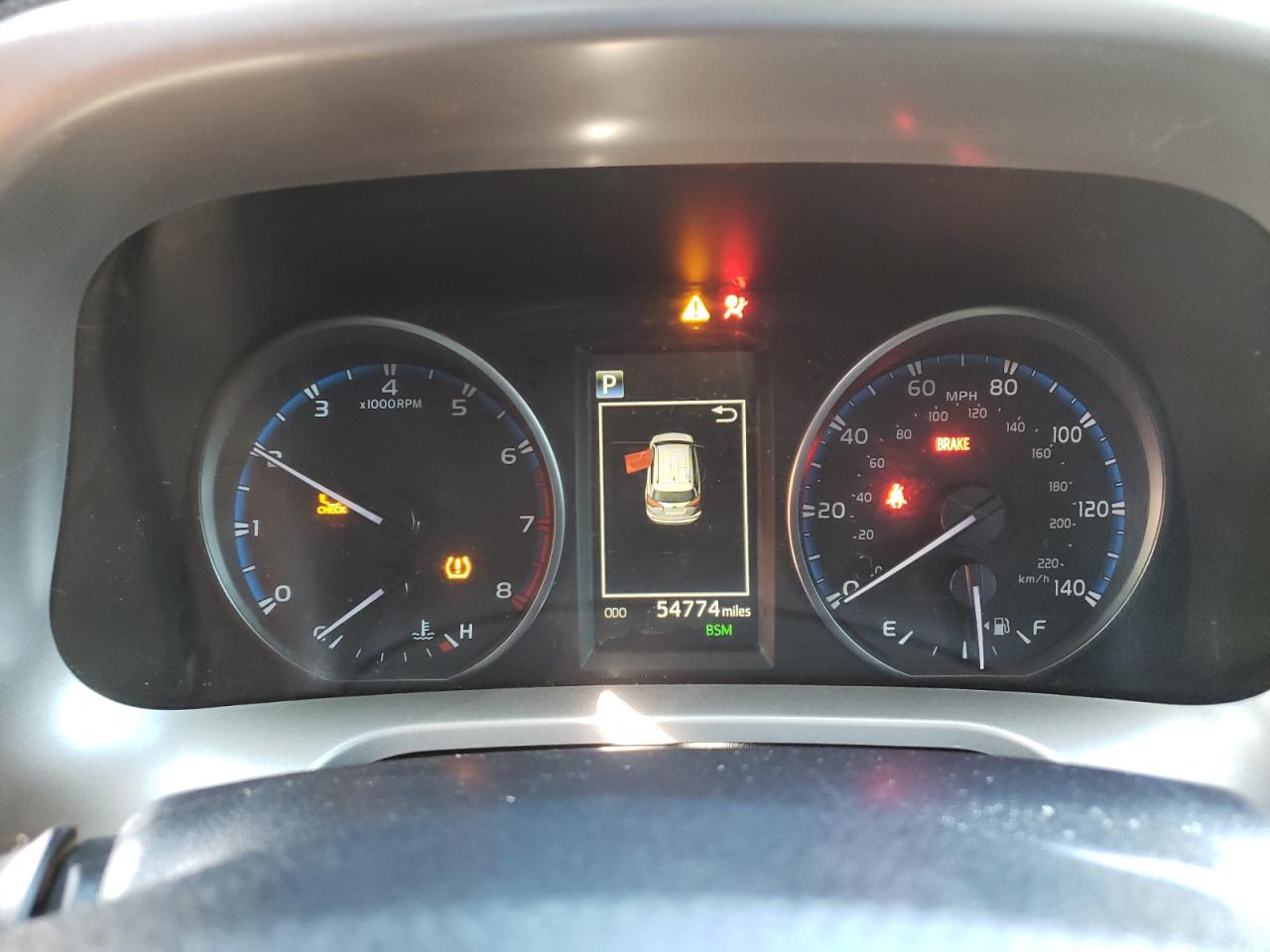 Photo 8 from auction – 2018 TOYOTA RAV4 ADVEN with VIN JTMRFREV6JD251064