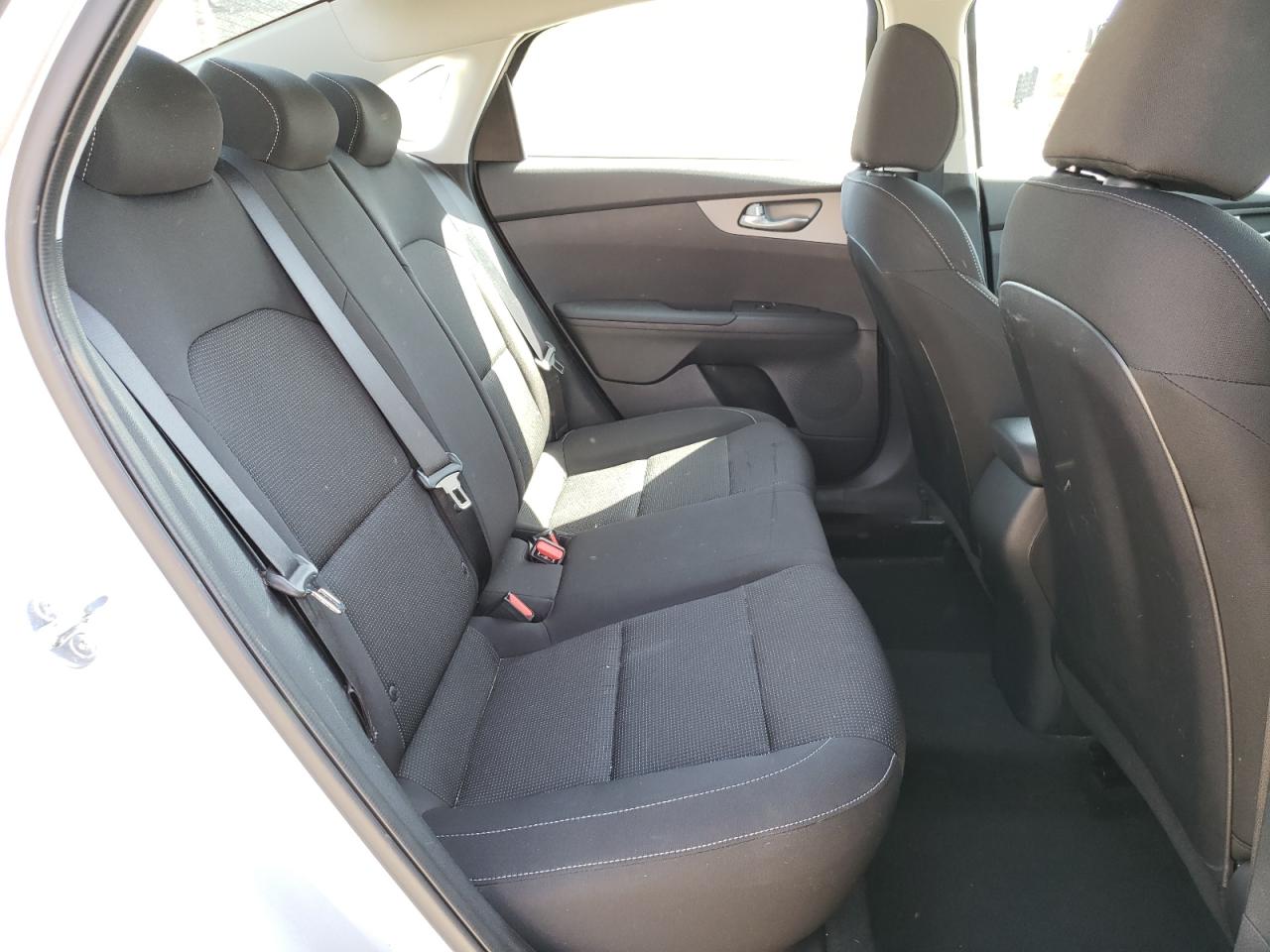 Photo 6 from auction – 2021 KIA FORTE FE with VIN 3KPF24AD4ME375349