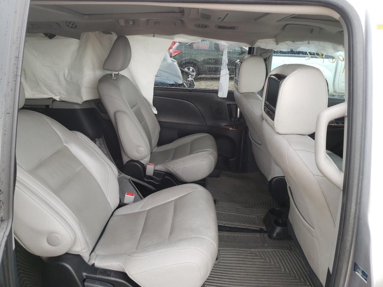 Photo 6 from auction – 2015 TOYOTA SIENNA XLE with VIN 5TDDK3DC9FS095178