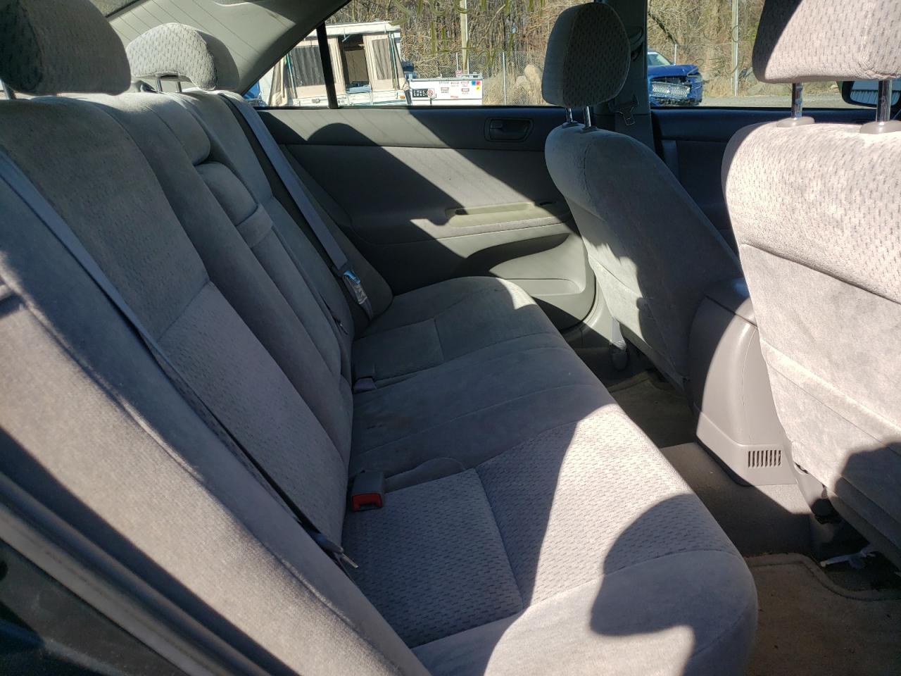 Photo 6 from auction – 2002 TOYOTA CAMRY LE with VIN 4T1BE32K02U640954