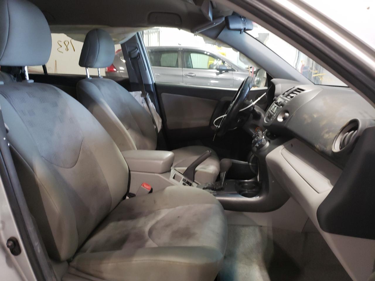 Photo 5 from auction – 2011 TOYOTA RAV4 with VIN 2T3BF4DV5BW140628
