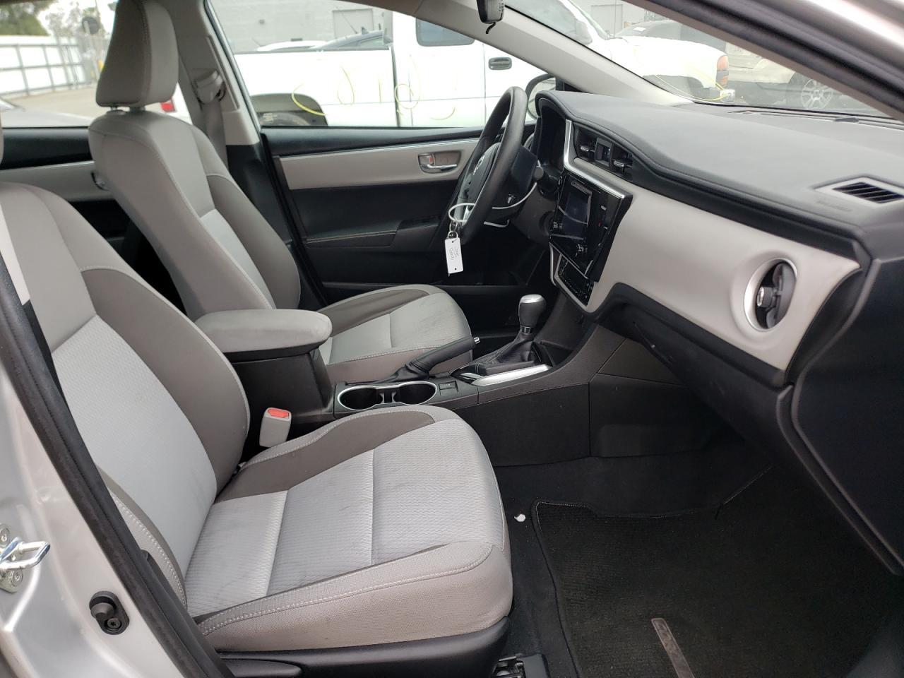 Photo 5 from auction – 2017 TOYOTA COROLLA L with VIN 5YFBURHEXHP679004