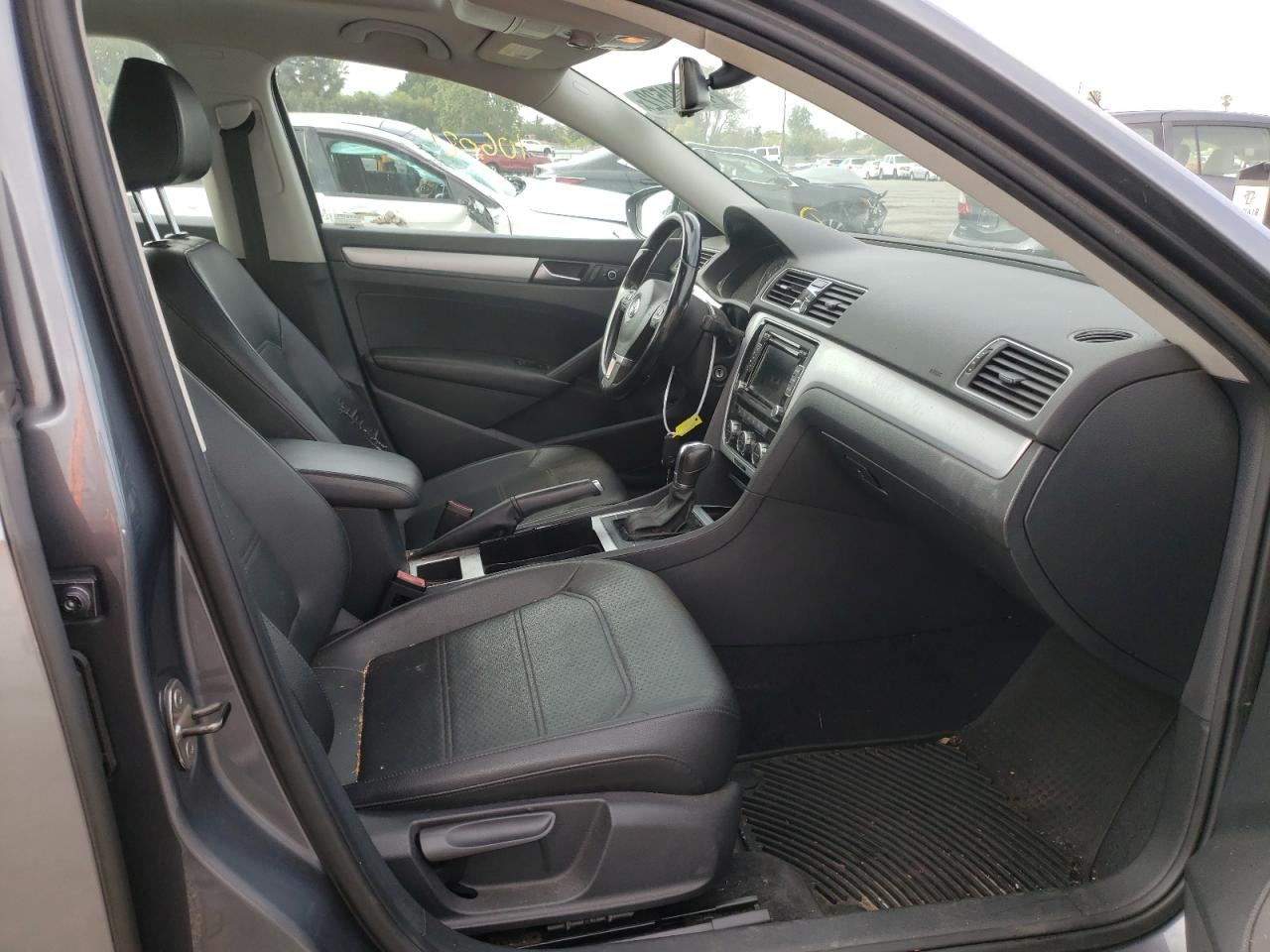 Photo 5 from auction – 2012 VOLKSWAGEN PASSAT SE with VIN 1VWBP7A34CC042290