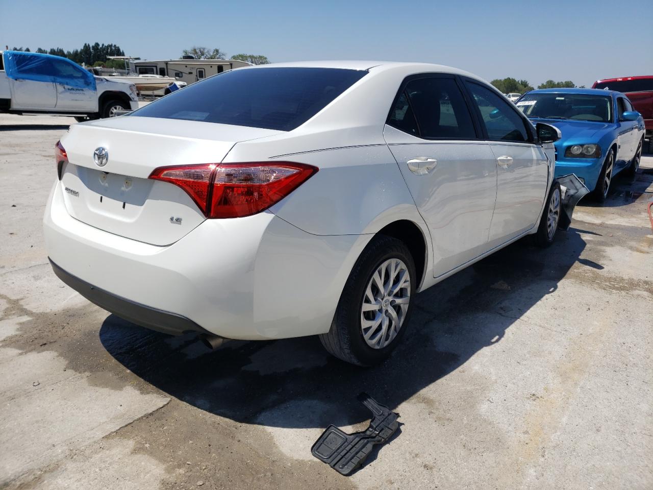 Photo 4 from auction – 2018 TOYOTA COROLLA L with VIN 5YFBURHE9JP740218
