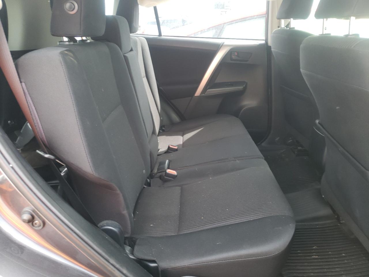 Photo 6 from auction – 2018 TOYOTA RAV4 LE with VIN JTMBFREV3JJ737818