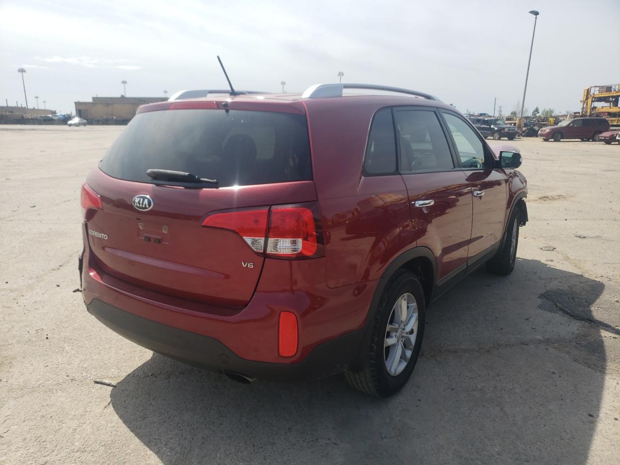 Photo 4 from auction – 2015 KIA SORENTO LX with VIN 5XYKT4A70FG642398