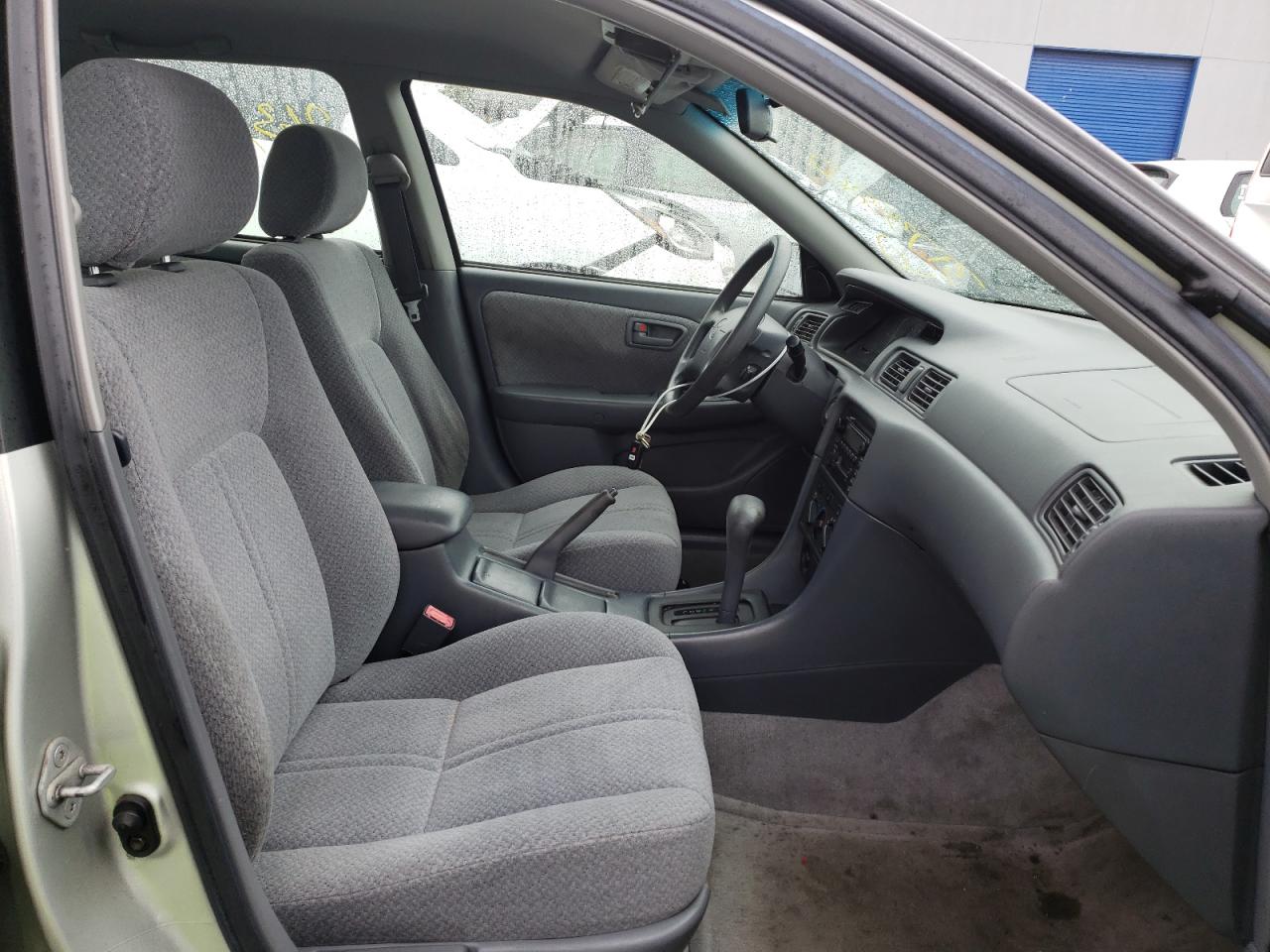 Photo 5 from auction – 2001 TOYOTA CAMRY CE with VIN JT2BG22K110606612