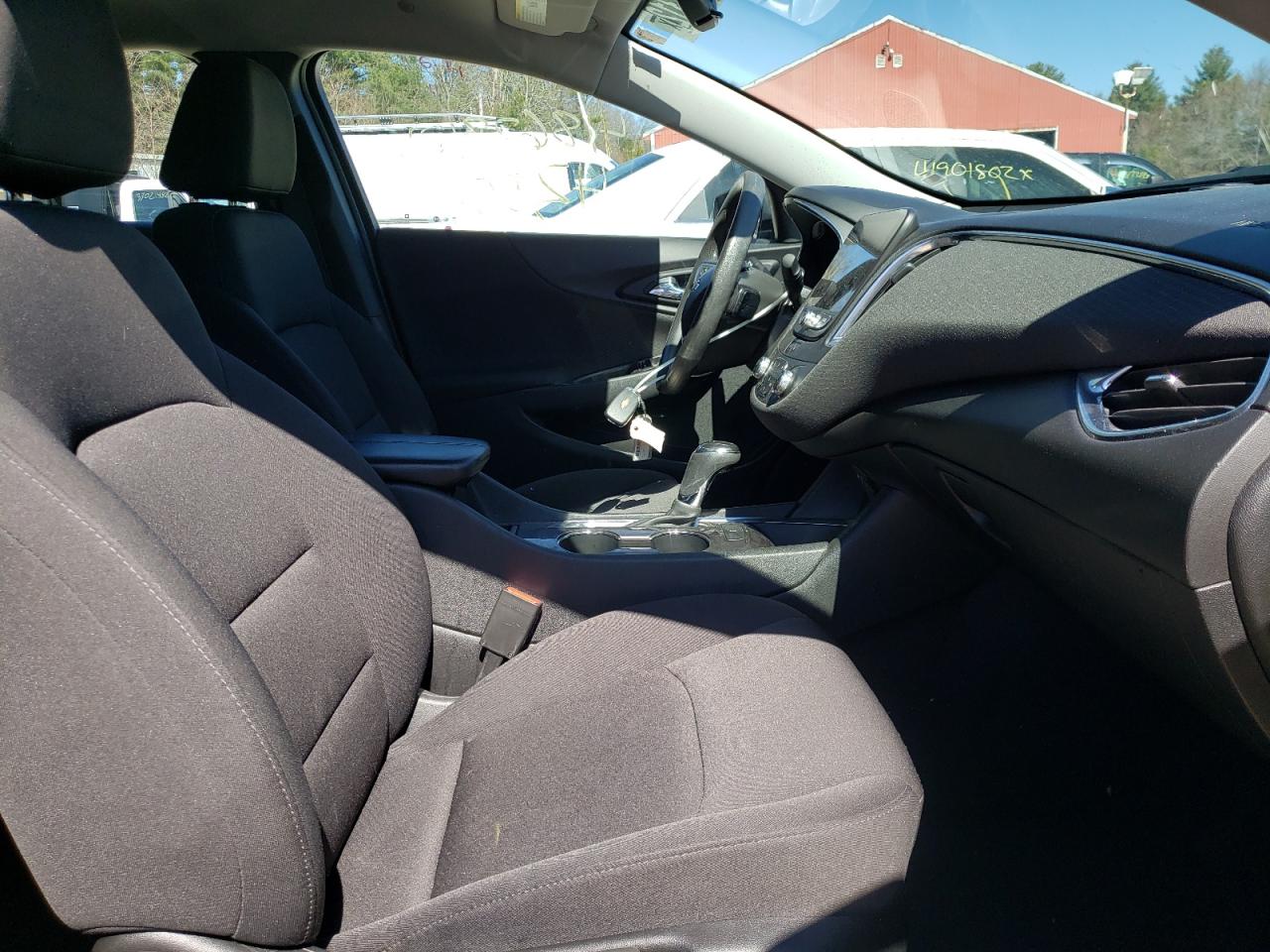 Photo 5 from auction – 2020 CHEVROLET MALIBU LT with VIN 1G1ZD5ST6LF036737