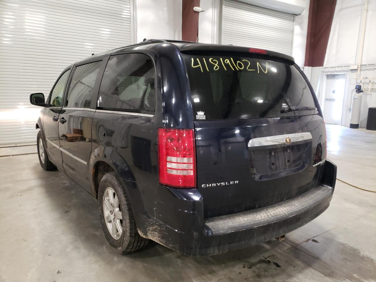 Photo 3 from auction – 2010 CHRYSLER TOWN & COU with VIN 2A4RR5D12AR449890