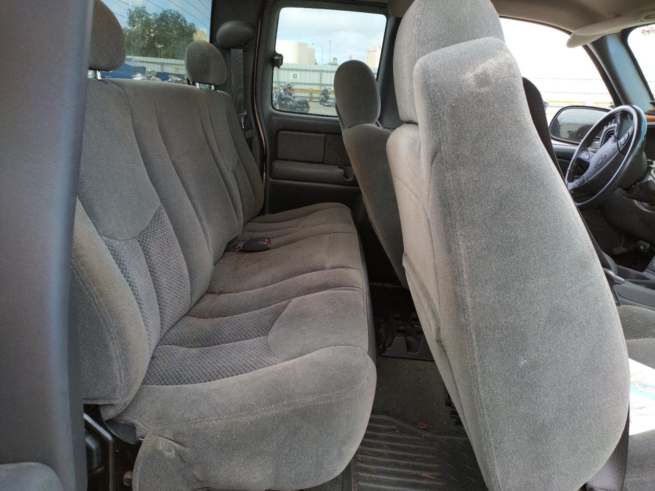 Photo 6 from auction – 2004 CHEVROLET SILVERADO with VIN 2GCEC19T041136266