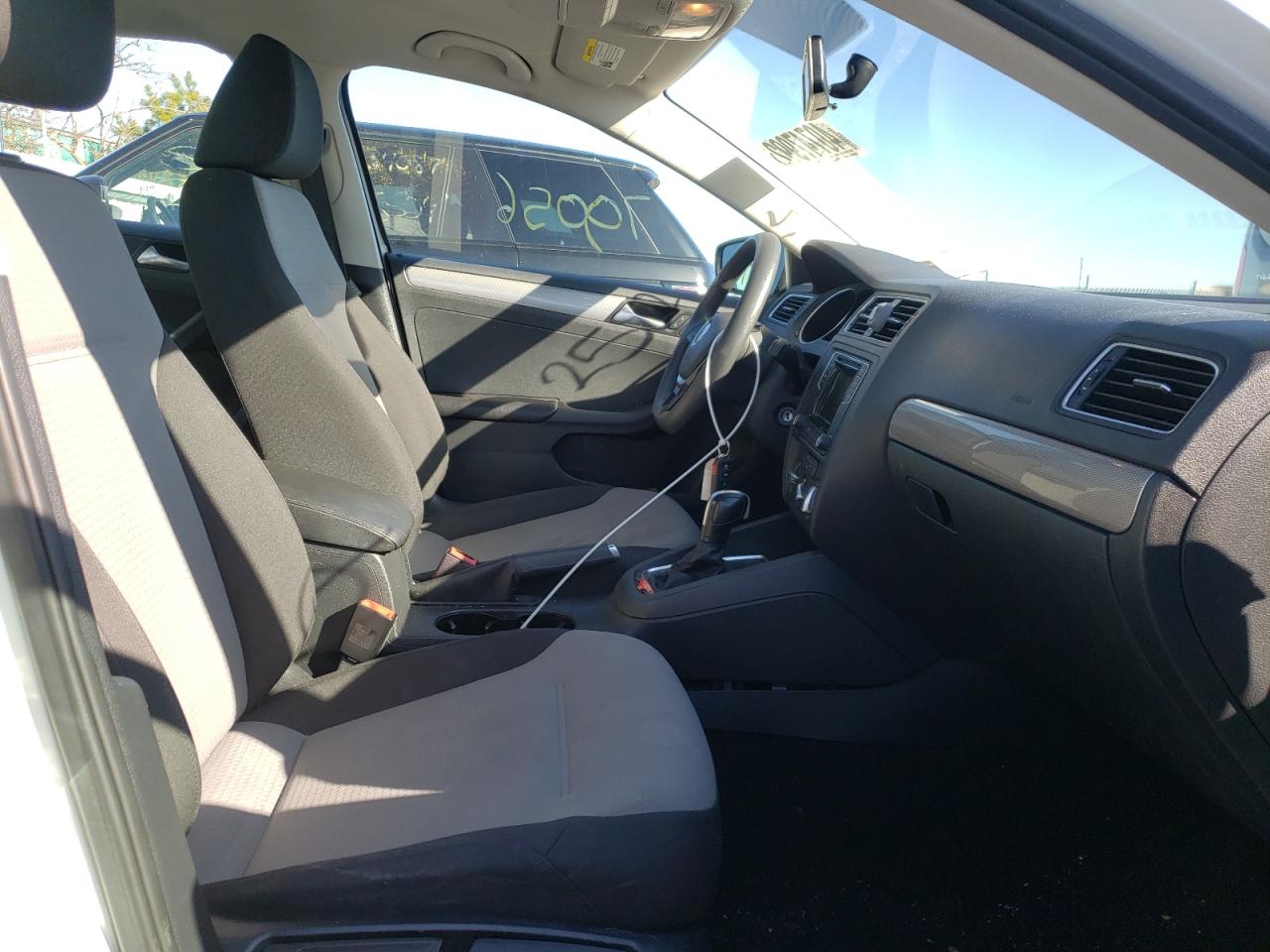 Photo 5 from auction – 2017 VOLKSWAGEN JETTA S with VIN 3VW2B7AJXHM258244