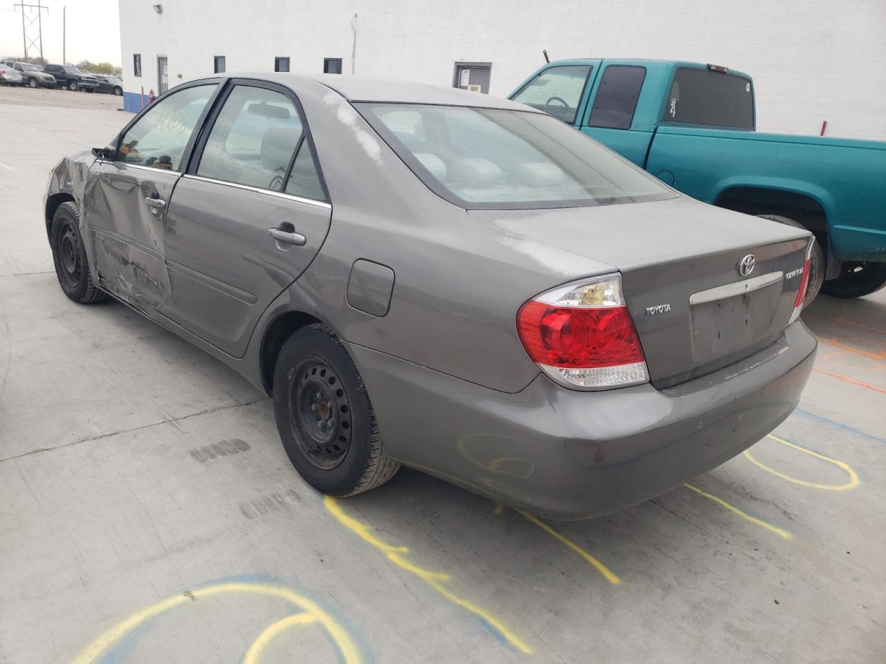 Photo 3 from auction – 2005 TOYOTA CAMRY LE with VIN 4T1BE32K45U528002