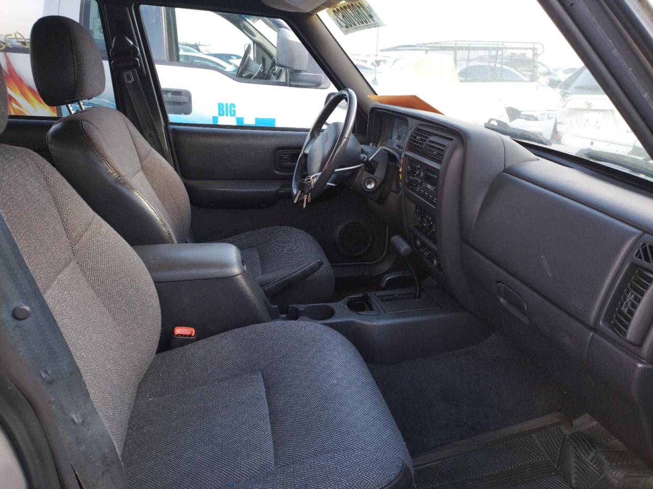 Photo 5 from auction – 2001 JEEP CHEROKEE C with VIN 1J4FF58S31L521218