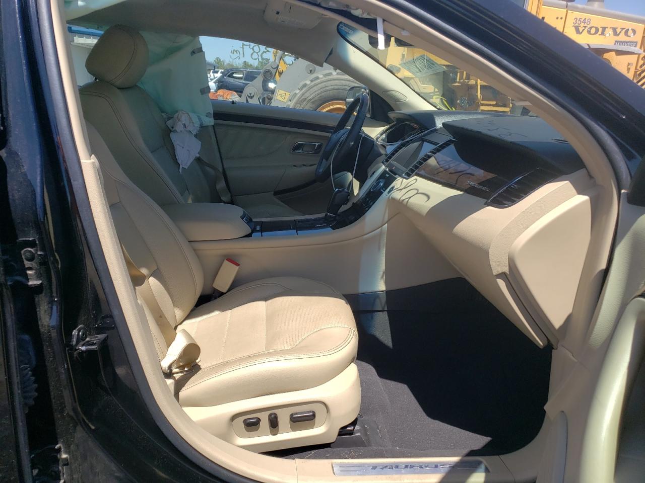 Photo 5 from auction – 2018 FORD TAURUS LIM with VIN 1FAHP2F82JG138404