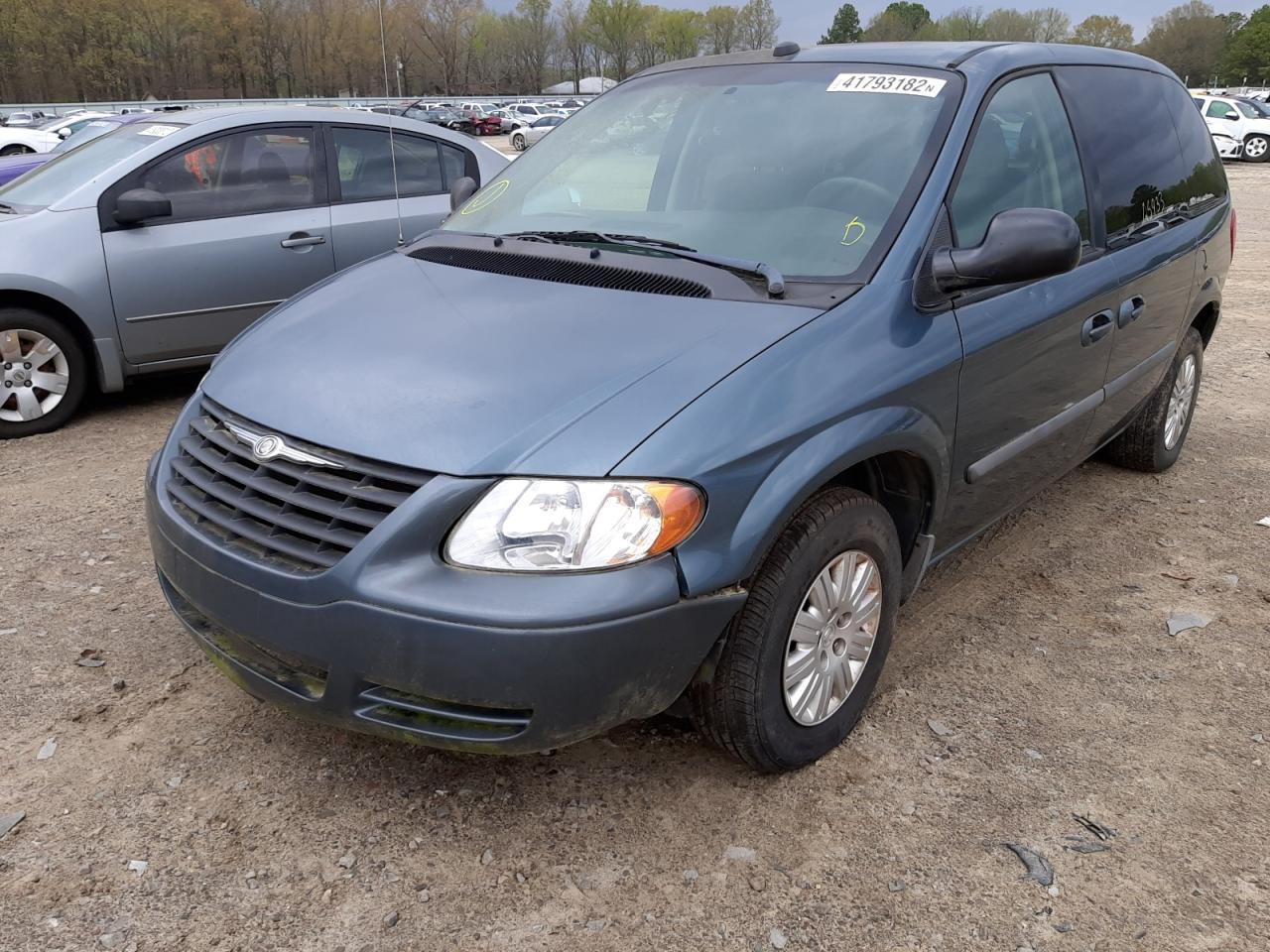 Photo 2 from auction – 2005 CHRYSLER TOWN & COU with VIN 1C4GP45R45B339736