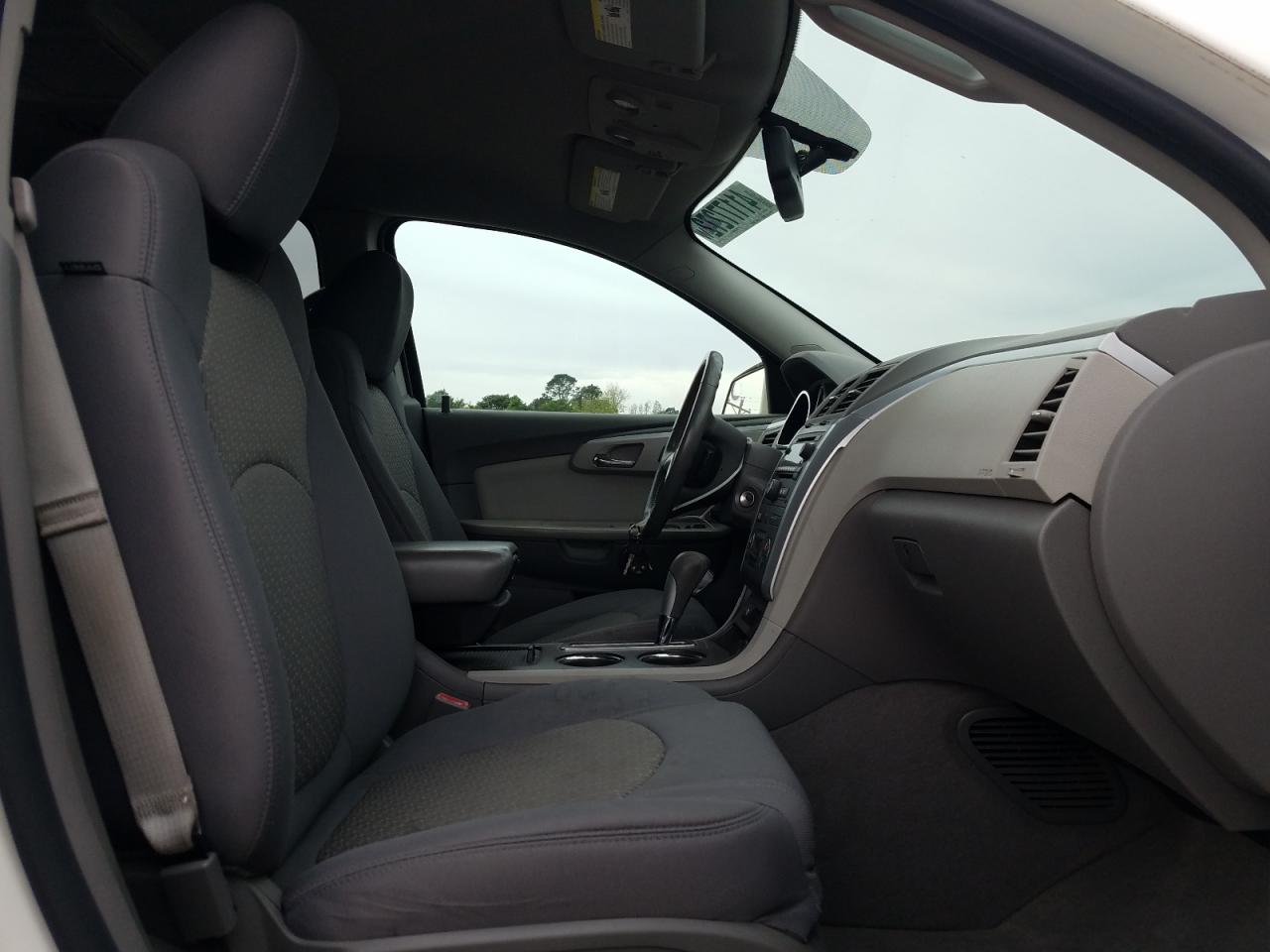 Photo 5 from auction – 2012 CHEVROLET TRAVERSE L with VIN 1GNKRGED3CJ363353