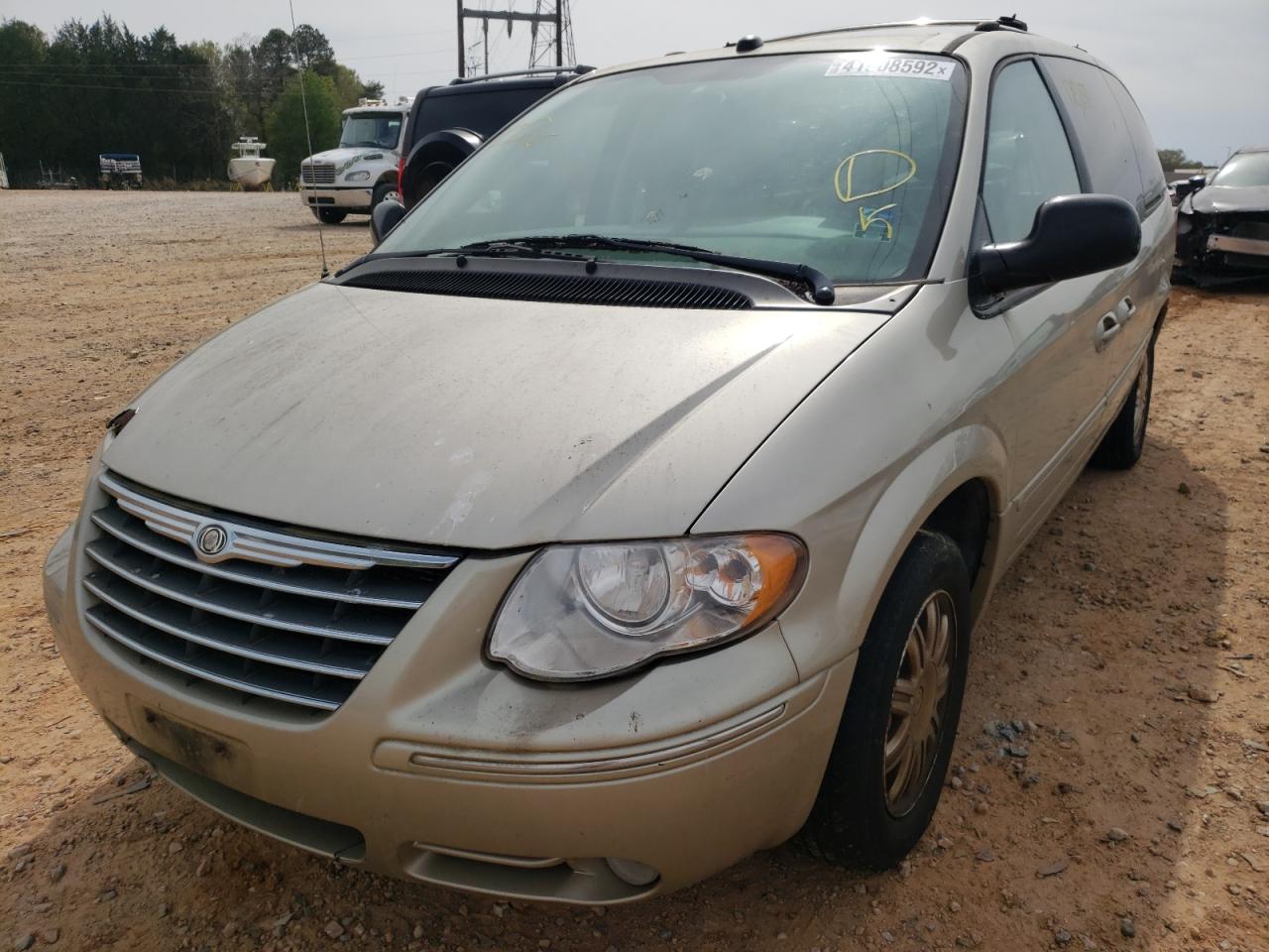 Photo 2 from auction – 2005 CHRYSLER TOWN & COU with VIN 2C8GP64L15R545377
