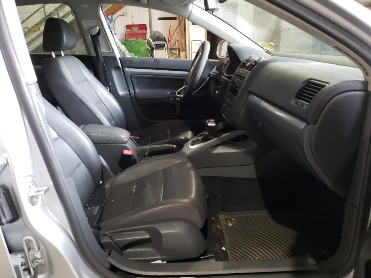 Photo 5 from auction – 2007 VOLKSWAGEN JETTA WOLF with VIN 3VWEF71K87M127645