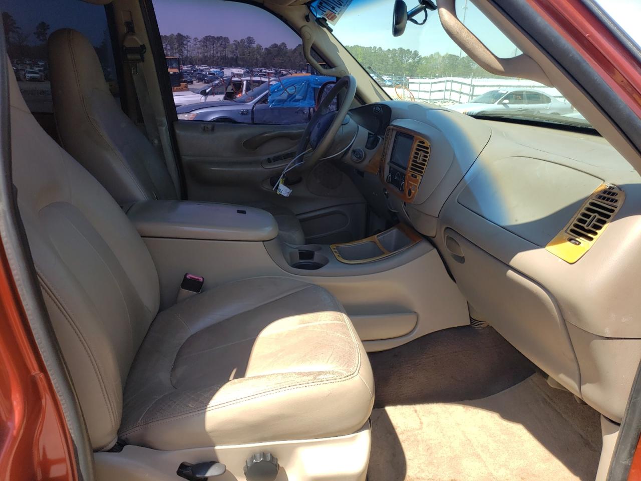 Photo 5 from auction – 2000 FORD EXPEDITION with VIN 1FMRU15L4YLC09378